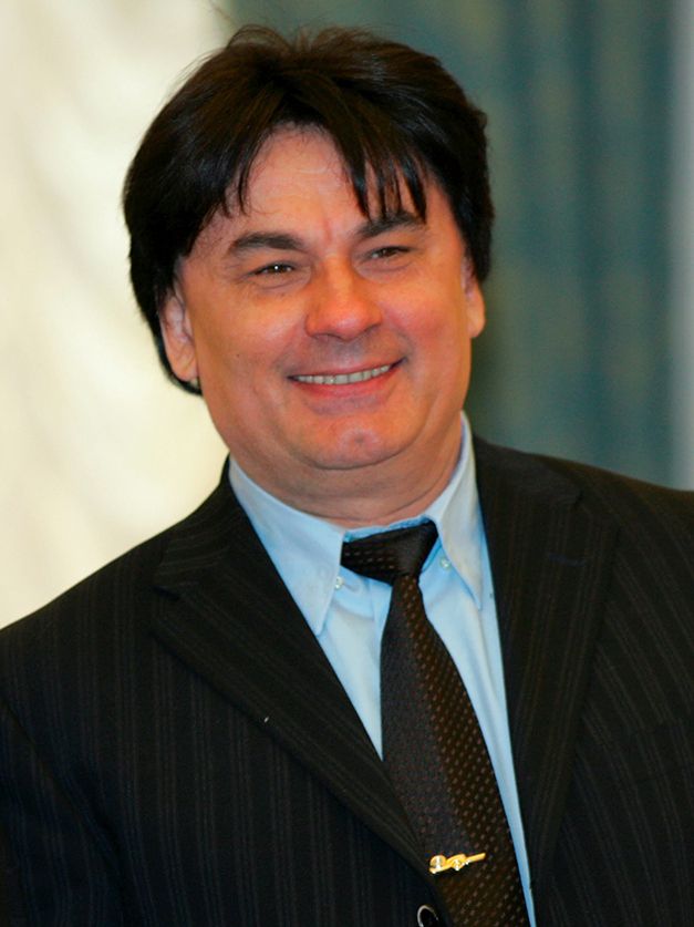 Александр Серов