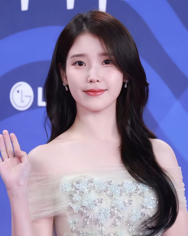 IU