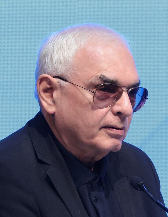 Карен Шахназаров